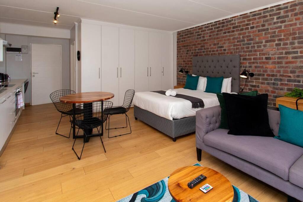 Special Feeling Urban Artisan Woodstock Apartment *